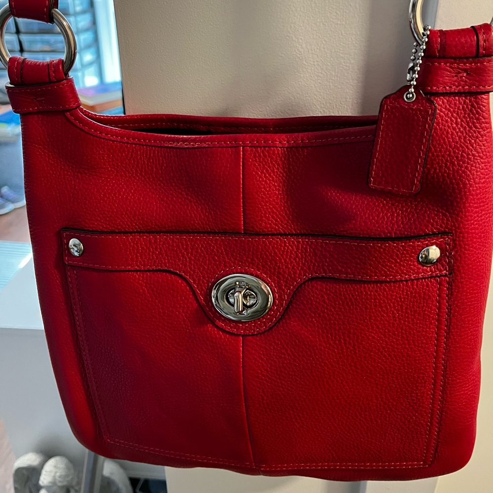 Gorgeous Vintage Rare RED Coach Penelope with Magnetic closure Hang Tag in EUC